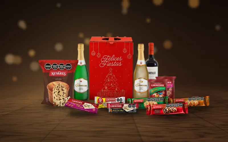 Caja navideña N°4: Portillo Malbec, tres budines Nevares y línea Lheritier.