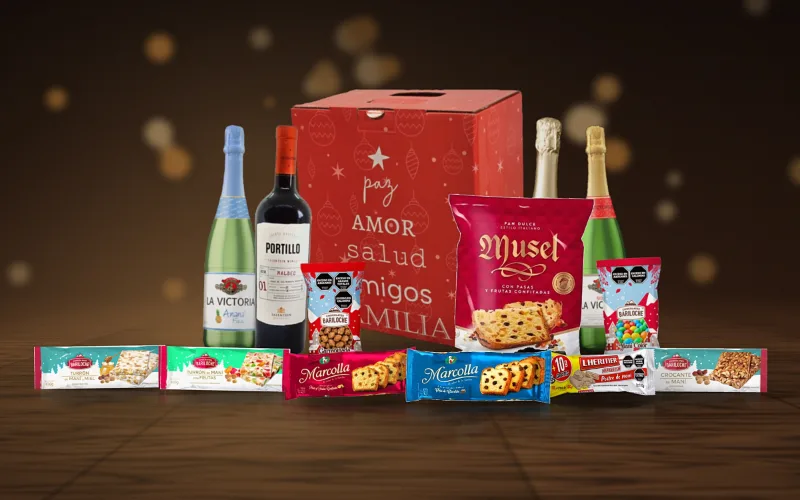 Caja navideña Premium N°6 armada por Business Box: champagne Callia, Portillo Malbec y panificados